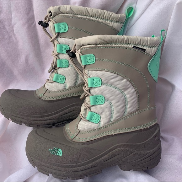 The North Face Waterproof/Insulated Boots (Size 4) Gray w/Seafoam Green Trim - Picture 2 of 16